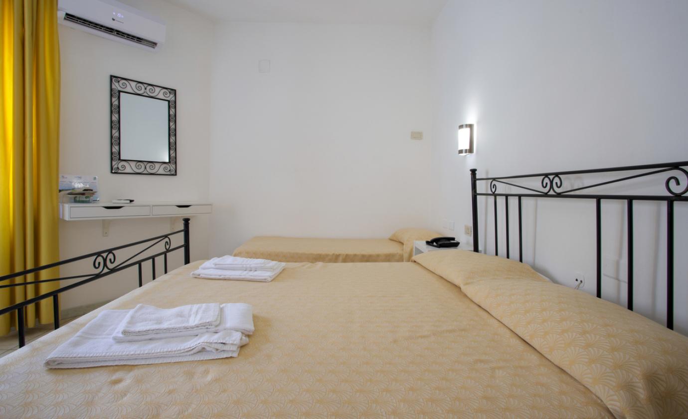 hotelbolivarcamerota it camere 019